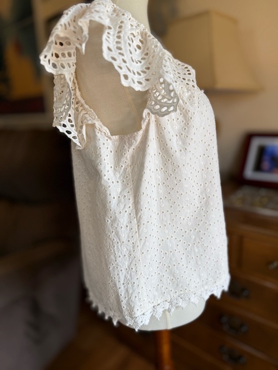 Jennifer & Grace Eyelet Lace Flutter
Sleeve 💯 % Cotton Top - Picture 3 of 9